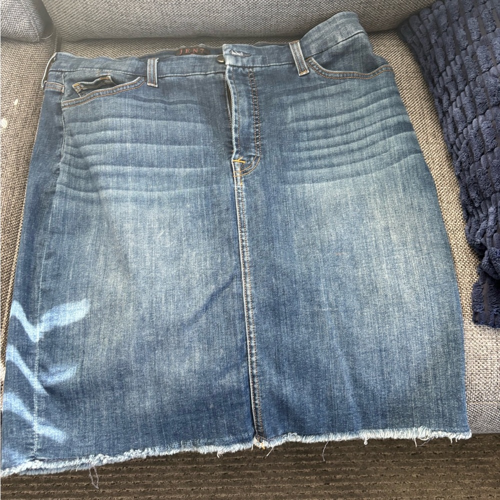 Jen7 stretch demon frayed skirt